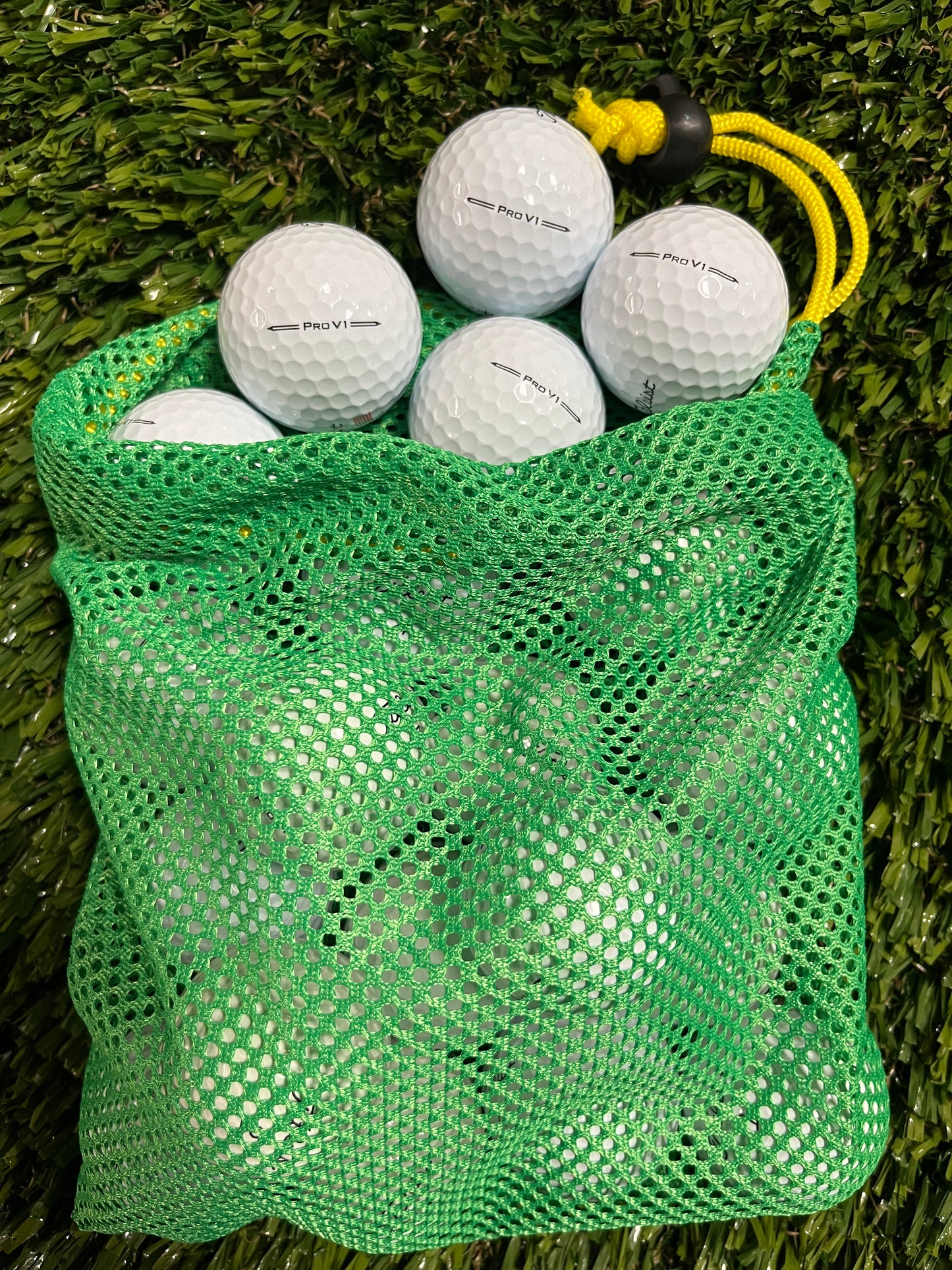 Titleist Pro V1 2023 - Baker's Dozen in Mesh Bag