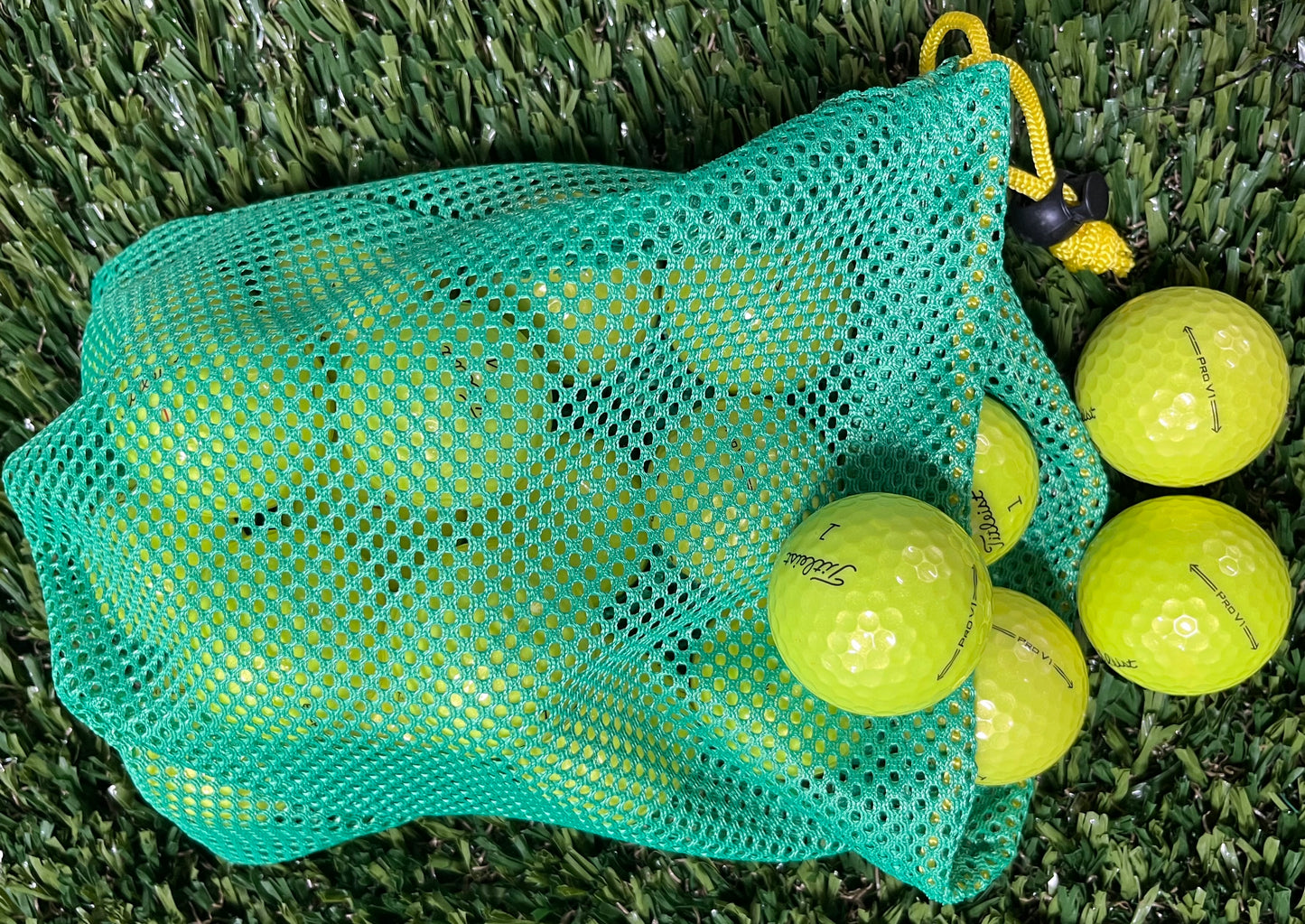 Titleist Pro V1 Yellow 2021 - Baker's Dozen in Mesh Bag